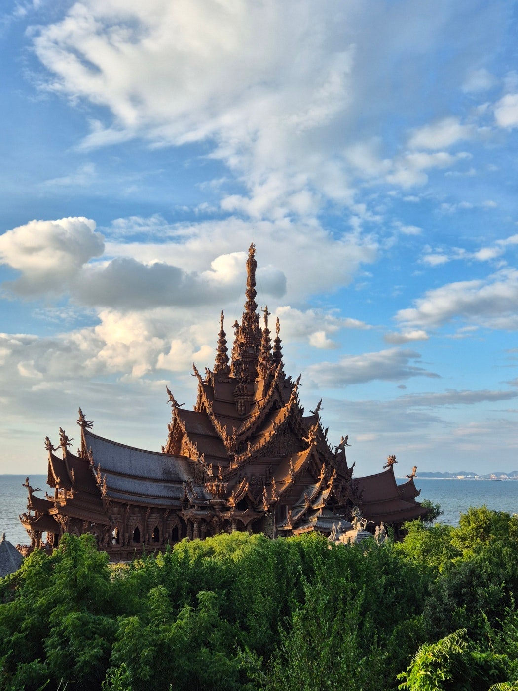 파타야 진리의 성전 입니다 ^^